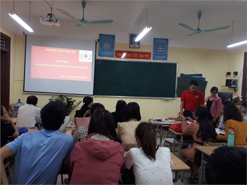 Tuyên truyền, tập huấn sơ cấp cứu cho đội tình nguyện viên, CB-GV-NV trường THCS Phú Thị